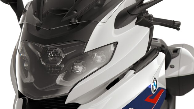 Enfoque en los faros LED.