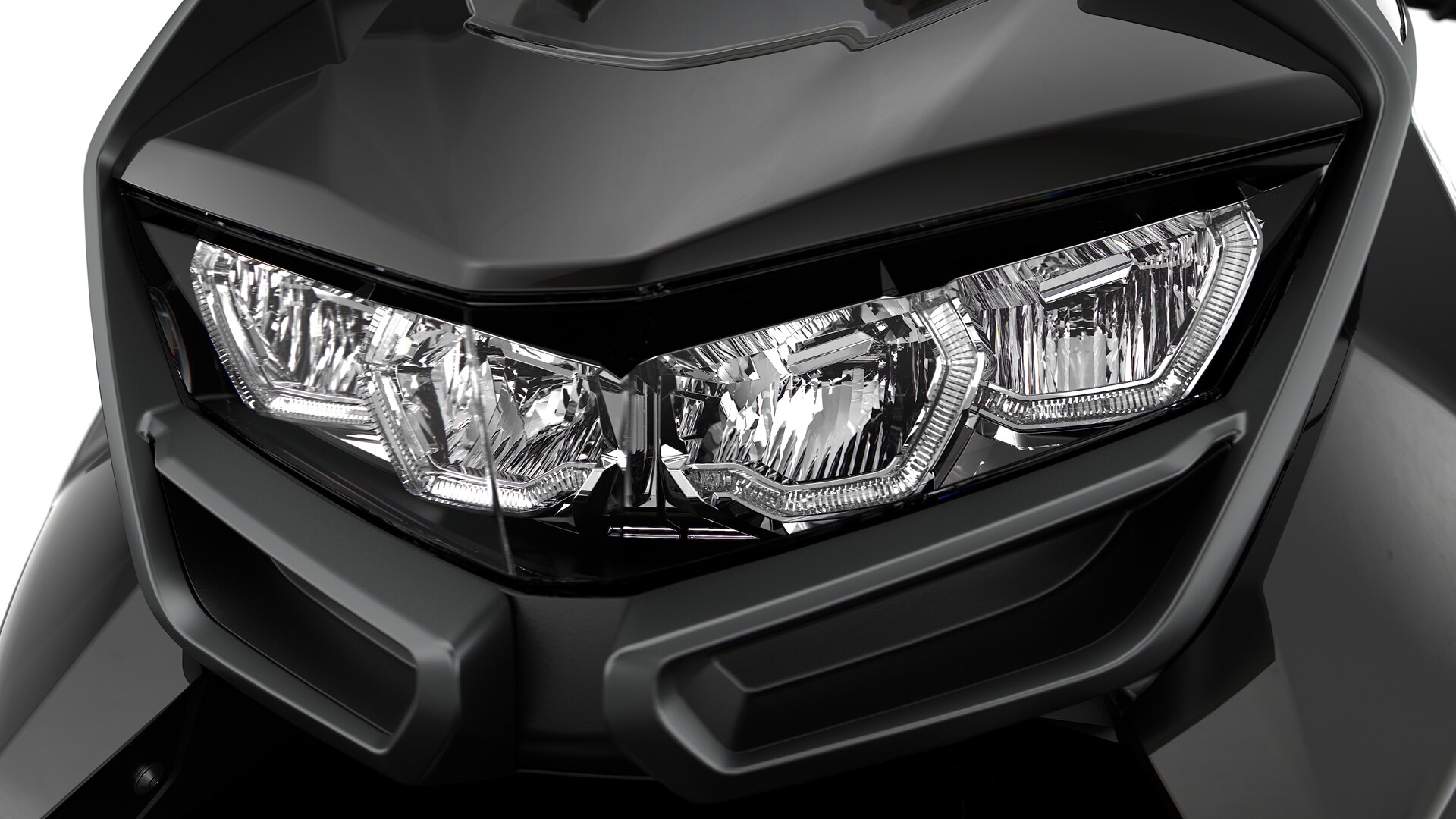 Aquí se ve la parte frontal con el faro delantero Full LED de la C 400 GT.